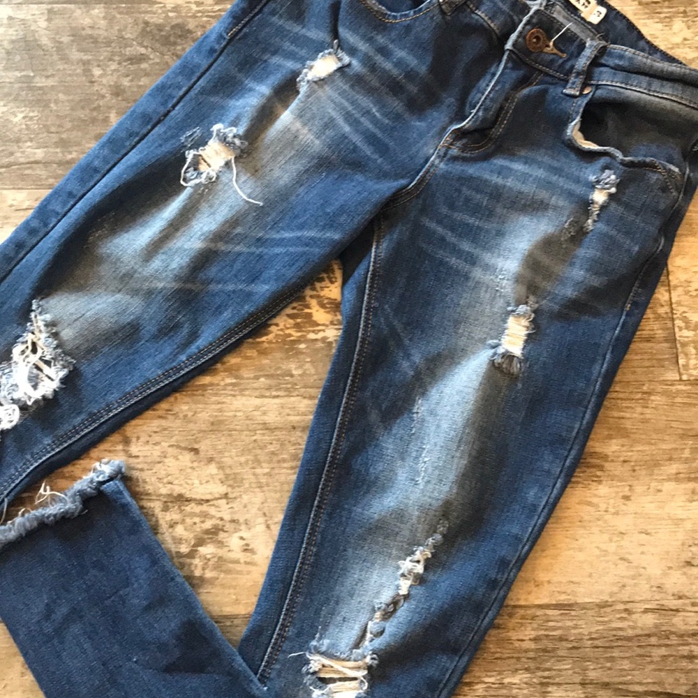 ❌❌SOLD ❌❌Distressed Monkey Ride Jeans - Picture 3 of 6